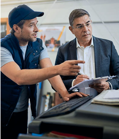 Darstellung der technischen Produktschulung durch einen Mitarbeiter